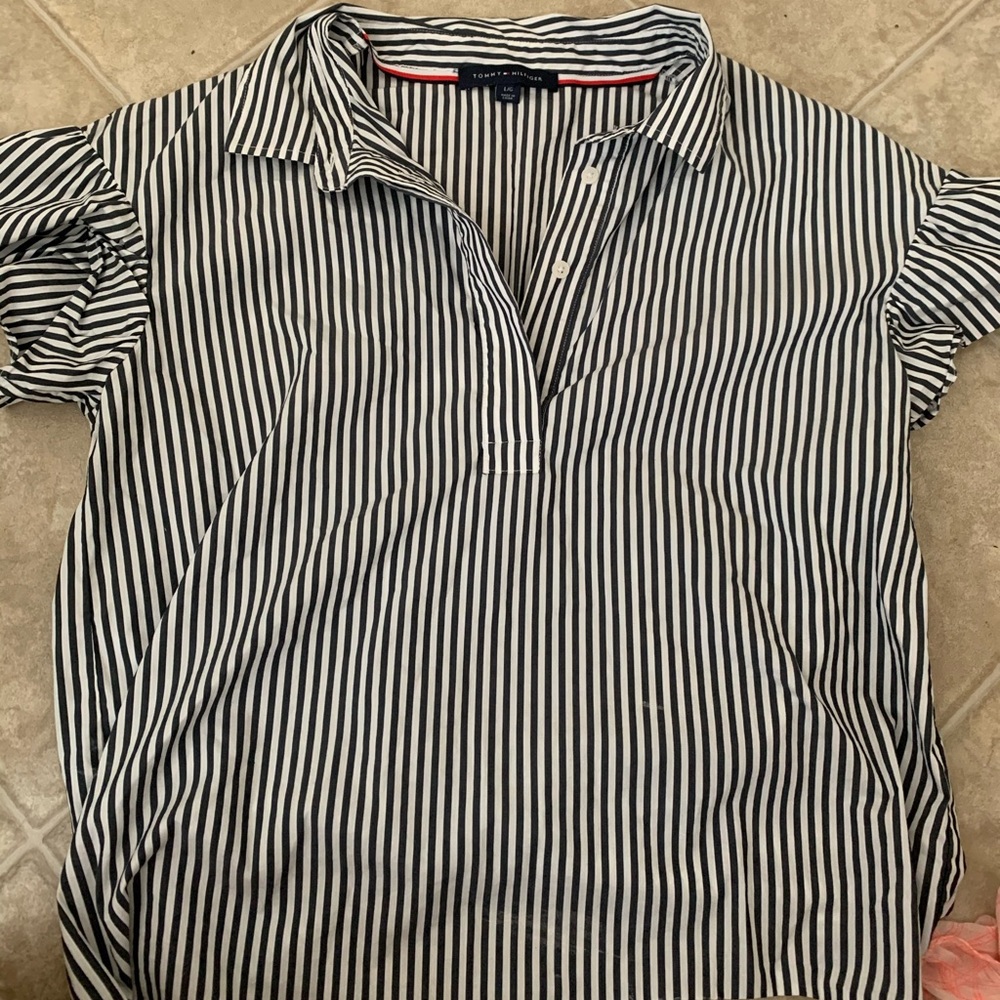 Stripped, collared blouse with fun sleeves